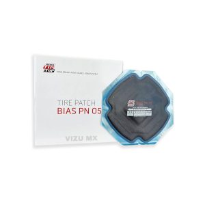 Parche convencional Rema Tip Top PN 05 apilado junto a su caja blanca con logo y texto en rojo